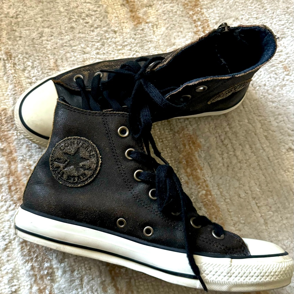 Converse chuck Taylor All Star distressed leather high top women size 7/37.5